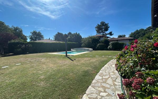 Maison à vendre    9 pièces • 225 m2 Gujan-Mestras