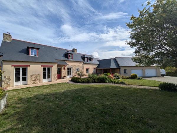 5MN DE LAMBALLE. 4 chambres-garage