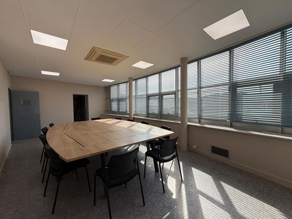 BUREAU AVEC PARKING - ZONE ALBITECH