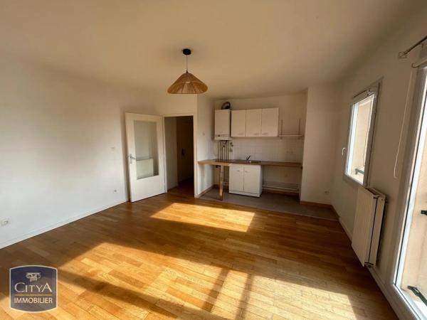Appartement à louer 2 pièces 38.34m² Corbeil-Essonnes (91100)