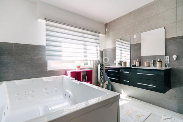 Maison 192 m² - jardin - garage - 14,28 ares - terrain constructible