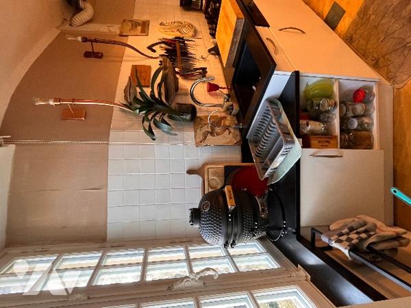 Propriété de caractère classée monument historique, au sein de la cité médiévale de DOMFRONT (Orne).