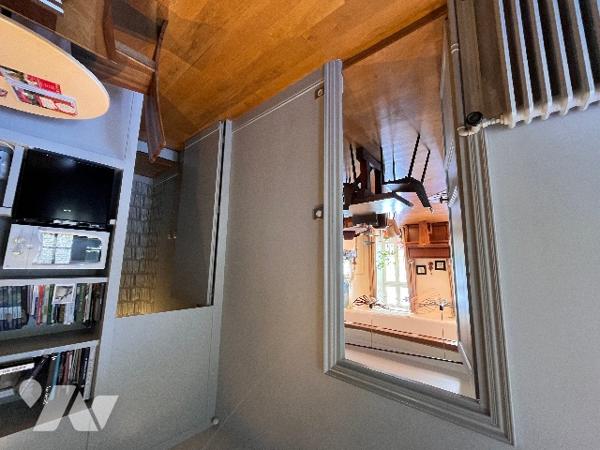 Propriété de caractère classée monument historique, au sein de la cité médiévale de DOMFRONT (Orne).