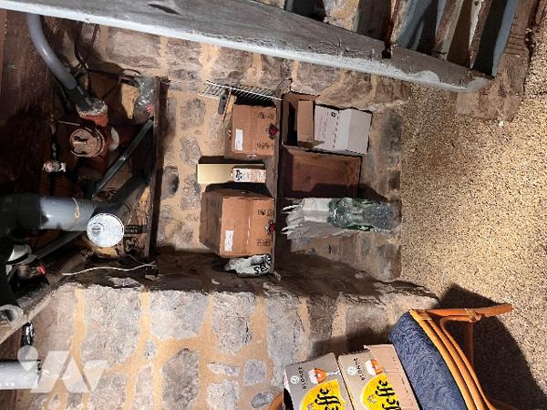 Propriété de caractère classée monument historique, au sein de la cité médiévale de DOMFRONT (Orne).