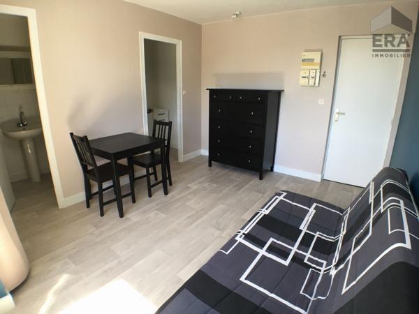 STUDIO MEUBLE A LOUER - BLOIS - REFAIT A NEUF, POSS. BOX FERME