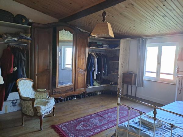 2 maisons  dont 1 habitable terrain  attenant