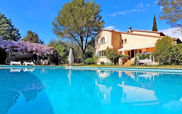 Maison à vendre    6 pièces •  Le Beausset