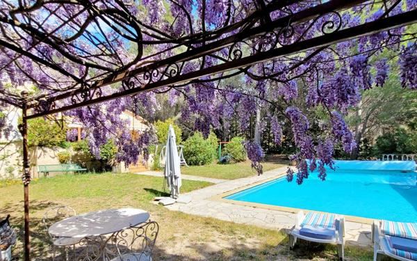 Maison à vendre    6 pièces •  Le Beausset