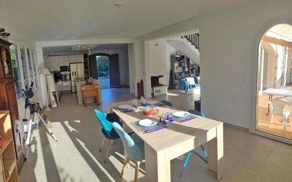 Maison à vendre    6 pièces •  Le Beausset