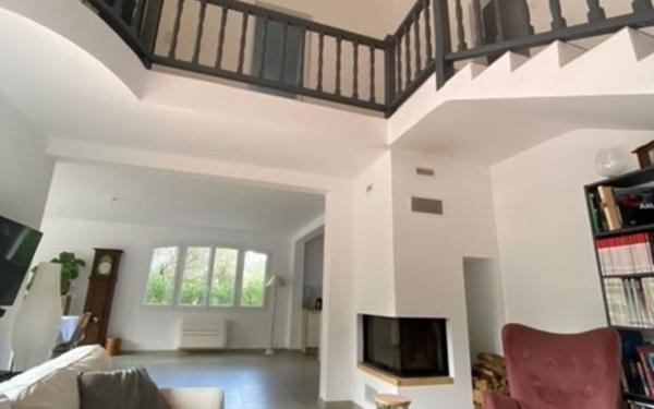 Maison à vendre    6 pièces •  Le Beausset