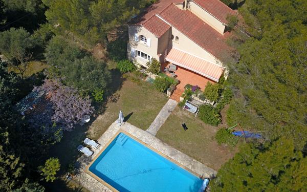 Maison à vendre    6 pièces •  Le Beausset