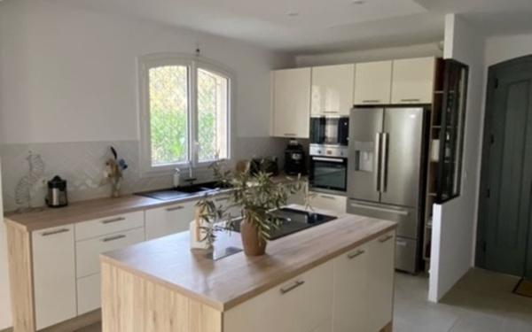 Maison à vendre    6 pièces •  Le Beausset