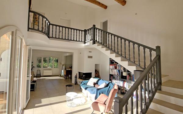 Maison à vendre    6 pièces •  Le Beausset