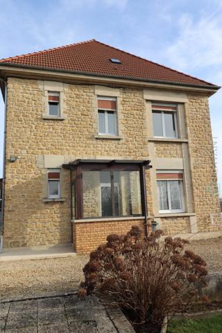 Maison en pierre de 120 m2 dans un quartier paisible à Mouzon