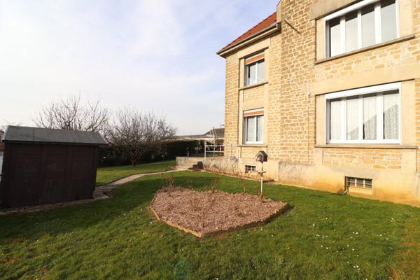 Maison en pierre de 120 m2 dans un quartier paisible à Mouzon