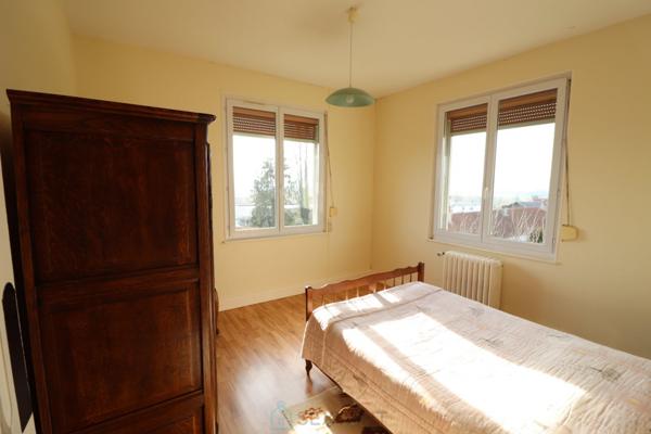 Maison en pierre de 120 m2 dans un quartier paisible à Mouzon