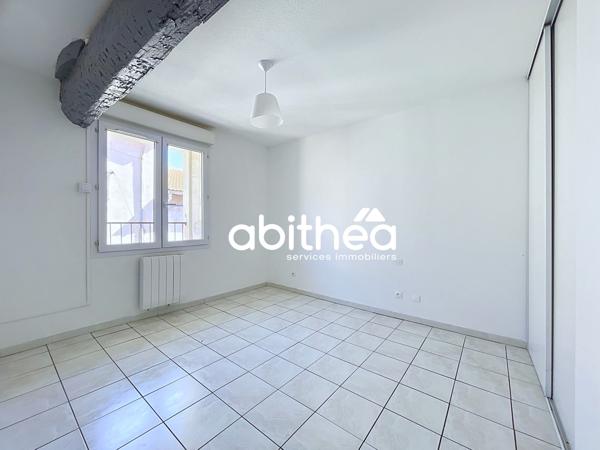 APPARTEMENT 4 PIÈCES EN TRIPLEX – 88,74 M² CARREZ – ENVIRON 102 M² AU SOL – 3 CHAMBRES – CENTRE VILLE DE BÉZIE