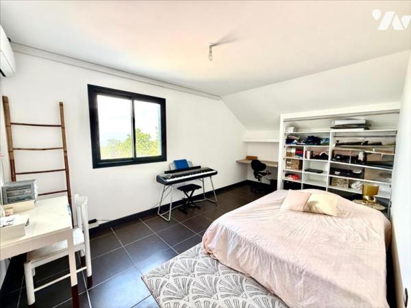 Maison T5 avec F4 indépendant,  La Rivière, Saint-Louis