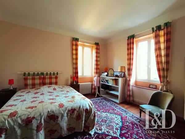 PROPRIÉTÉ AVEC ANNEXES SAINT-PÉE-SUR-NIVELLE