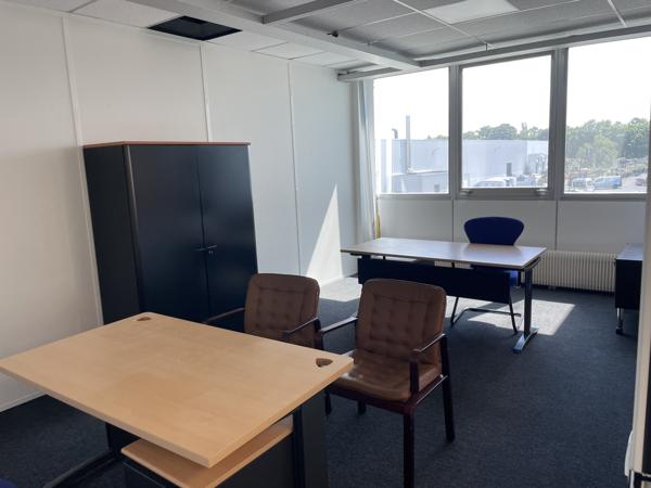 A LOUER BUREAUX - Z.A. DE SENLIS