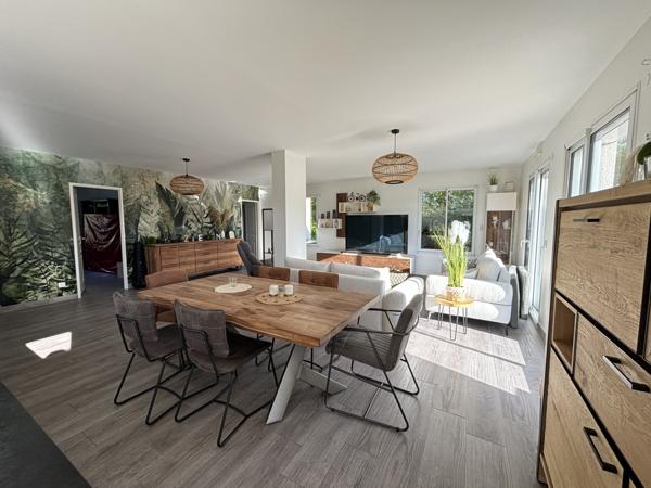 Crécy-la-Chapelle (77580) Maison familiale moderne avec terrasses et jacuzzi