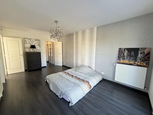 Crécy-la-Chapelle (77580) Maison familiale moderne avec terrasses et jacuzzi