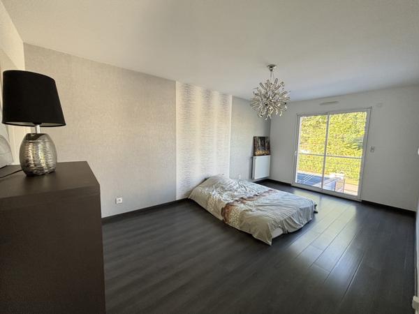 Crécy-la-Chapelle (77580) Maison familiale moderne avec terrasses et jacuzzi