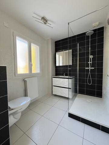 Crécy-la-Chapelle (77580) Maison familiale moderne avec terrasses et jacuzzi