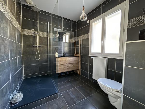 Crécy-la-Chapelle (77580) Maison familiale moderne avec terrasses et jacuzzi