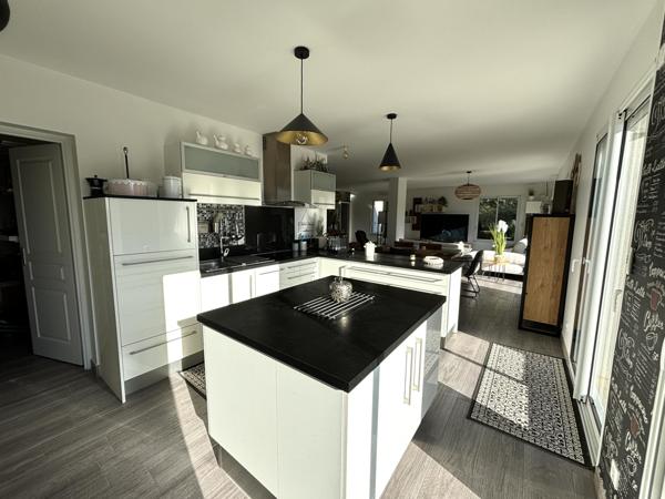 Crécy-la-Chapelle (77580) Maison familiale moderne avec terrasses et jacuzzi