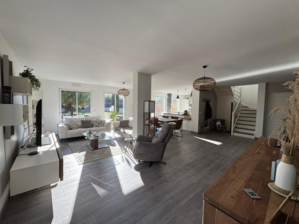 Crécy-la-Chapelle (77580) Maison familiale moderne avec terrasses et jacuzzi