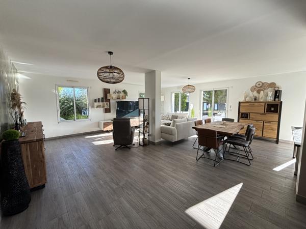 Crécy-la-Chapelle (77580) Maison familiale moderne avec terrasses et jacuzzi