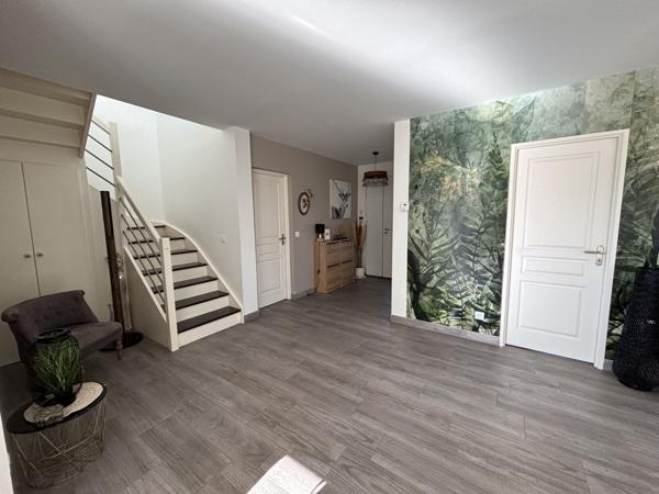 Crécy-la-Chapelle (77580) Maison familiale moderne avec terrasses et jacuzzi