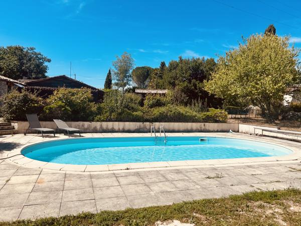 Charmant ensemble de deux maisons quercynoises en pierre, piscine et vue