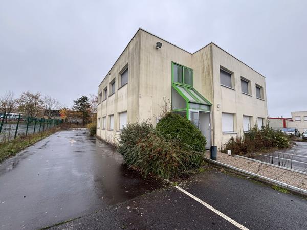 Bâtiment indépendant de bureaux à louer à Treillières parking sécurisé