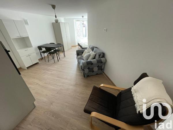 Location appartement 1 pièce 26 m² Saint-Bonnet-le-Château