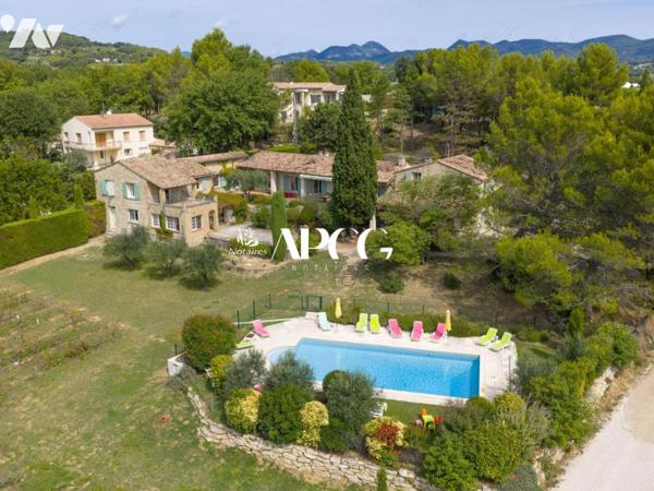 MAS EN PIERRE AVEC DEPENDANCES PISCINE ET TERRAIN A VAISON LA ROMAINE