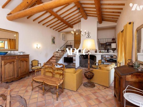 MAS EN PIERRE AVEC DEPENDANCES PISCINE ET TERRAIN A VAISON LA ROMAINE