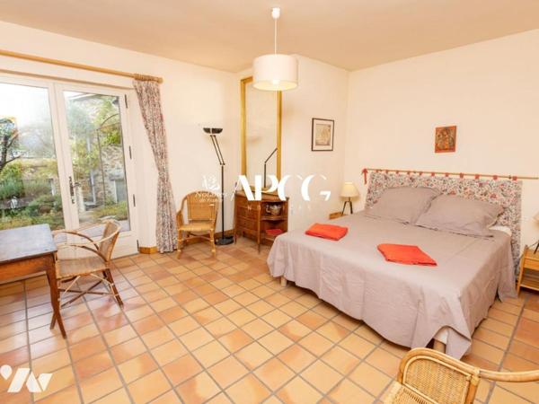 MAS EN PIERRE AVEC DEPENDANCES PISCINE ET TERRAIN A VAISON LA ROMAINE