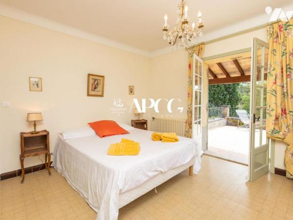 MAS EN PIERRE AVEC DEPENDANCES PISCINE ET TERRAIN A VAISON LA ROMAINE