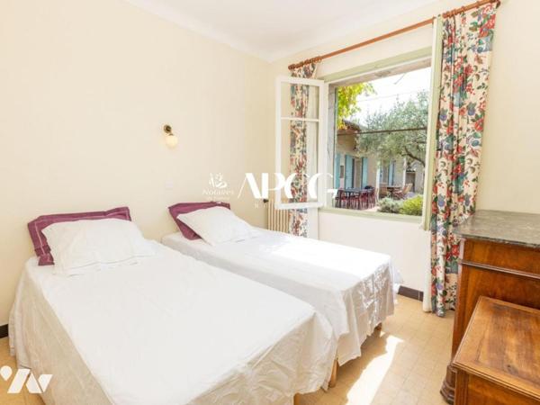 MAS EN PIERRE AVEC DEPENDANCES PISCINE ET TERRAIN A VAISON LA ROMAINE