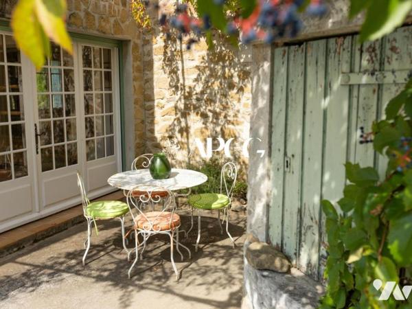 MAS EN PIERRE AVEC DEPENDANCES PISCINE ET TERRAIN A VAISON LA ROMAINE