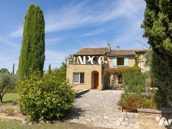 MAS EN PIERRE AVEC DEPENDANCES PISCINE ET TERRAIN A VAISON LA ROMAINE