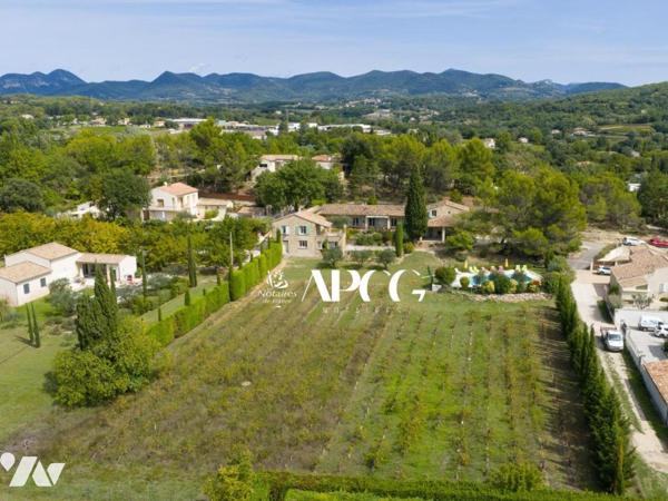 MAS EN PIERRE AVEC DEPENDANCES PISCINE ET TERRAIN A VAISON LA ROMAINE