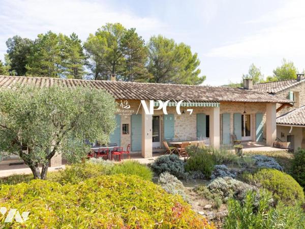 MAS EN PIERRE AVEC DEPENDANCES PISCINE ET TERRAIN A VAISON LA ROMAINE