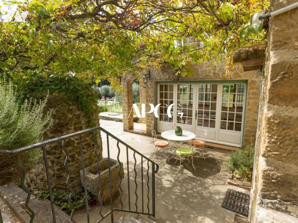MAS EN PIERRE AVEC DEPENDANCES PISCINE ET TERRAIN A VAISON LA ROMAINE