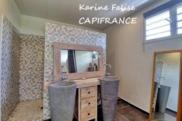 A vendre SAINTE LUCE (972) - Villa T4 avec piscine, bungalow et appartement T3 proche plage