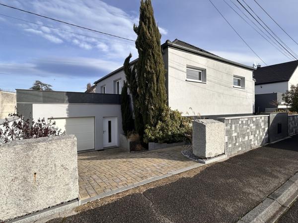 Maison 5 pièces 191 m2 + un studio 17 m2 sur 5,33 ares à PFATATT 68120