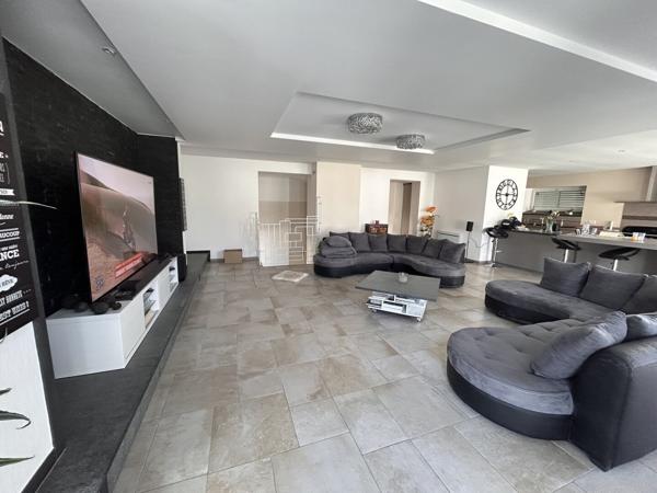 Maison 5 pièces 191 m2 + un studio 17 m2 sur 5,33 ares à PFATATT 68120