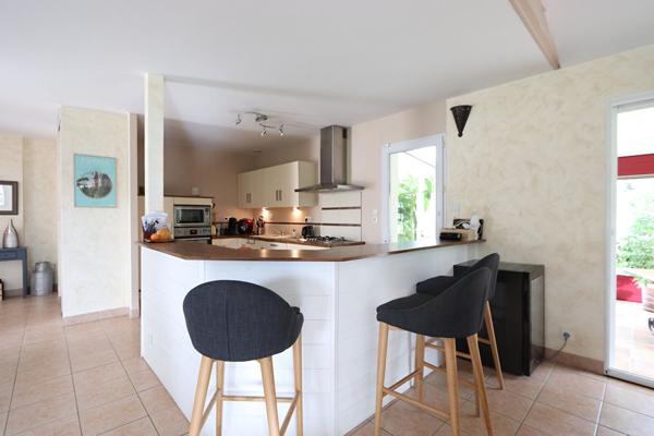 Maison de plain-pied de 140 m², non mitoyenne, sur terrain de 1654 m²